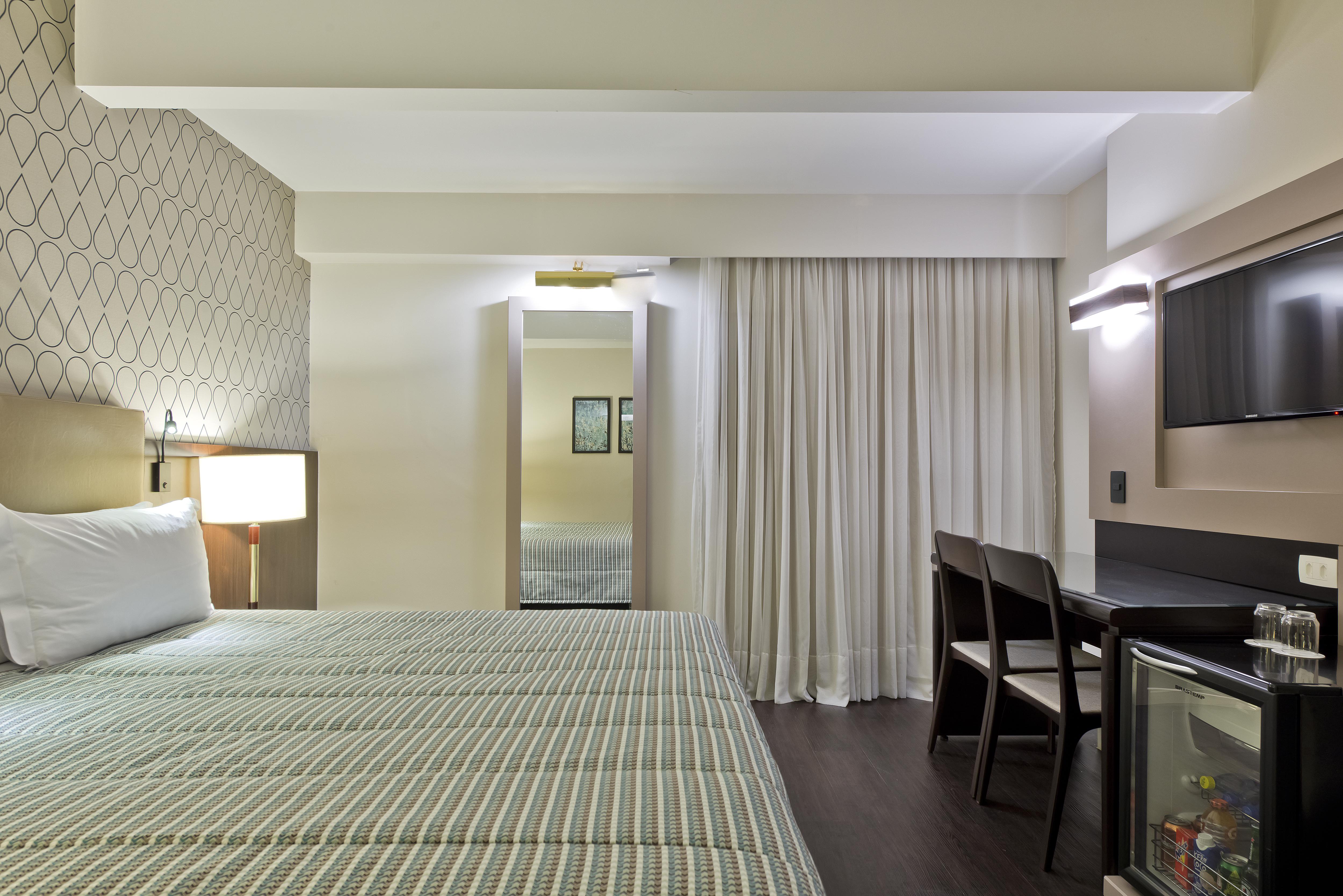Bourbon Hotel & Suites Curitiba Exterior photo A typical room at the hotel