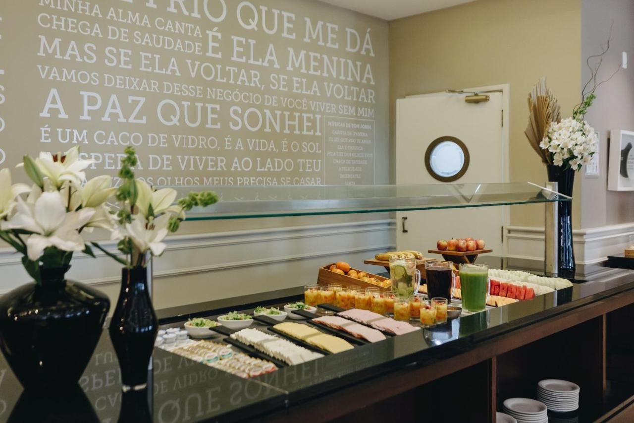 Bourbon Hotel & Suites Curitiba Exterior photo A buffet at a hotel