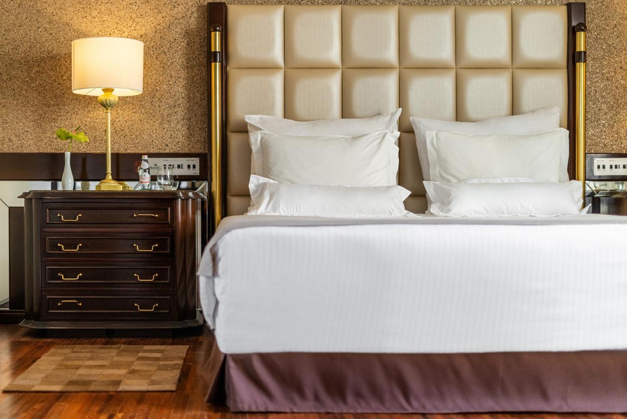 Bourbon Hotel & Suites Curitiba Exterior photo A bed with a bed frame