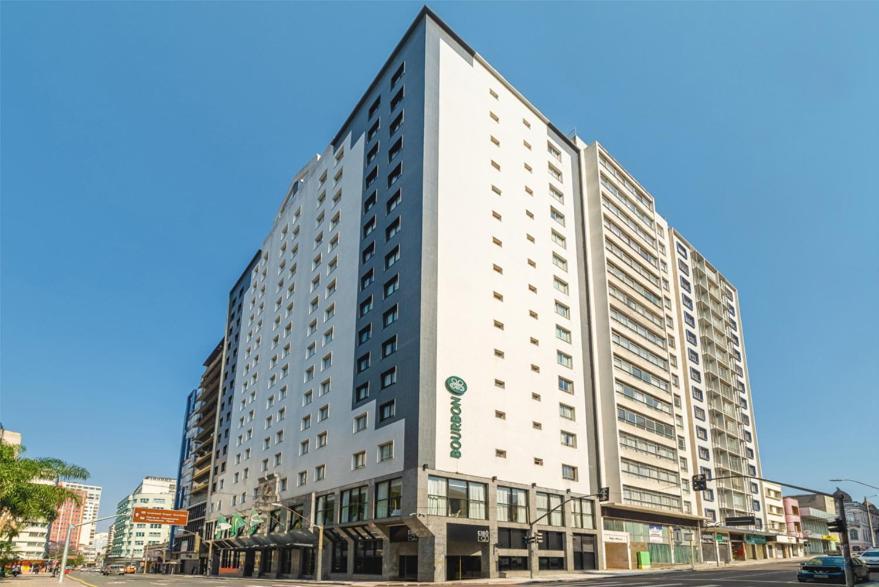 Bourbon Hotel & Suites Curitiba Exterior photo The building of the university